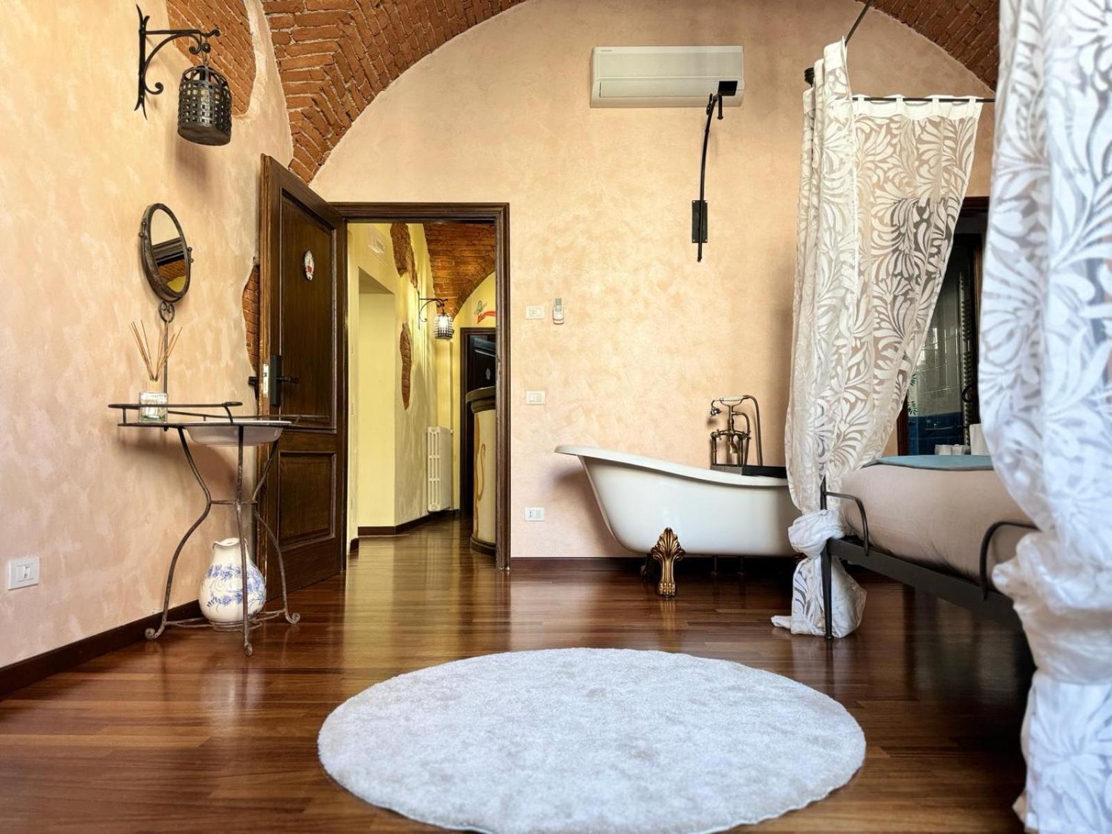Luxury Corte Dei Nobili Lucca Luaran gambar